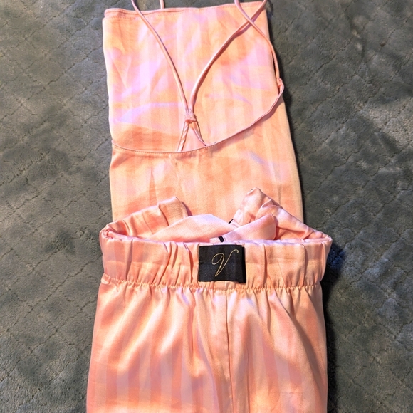 VS Pajamas Pink stripes 🤍🩷 M - Picture 2 of 7